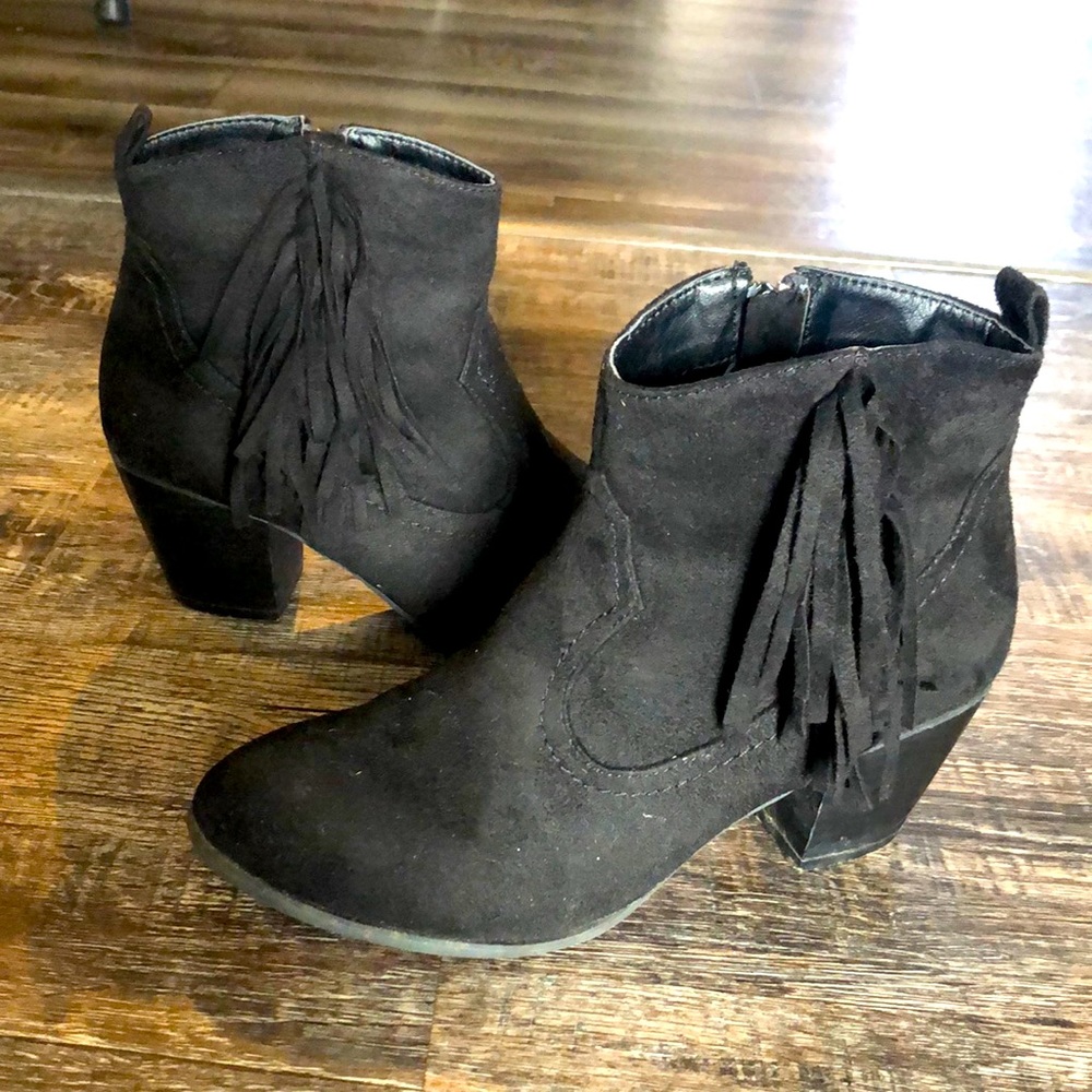 Brash Black Suede Fringe Booties Size 5.5